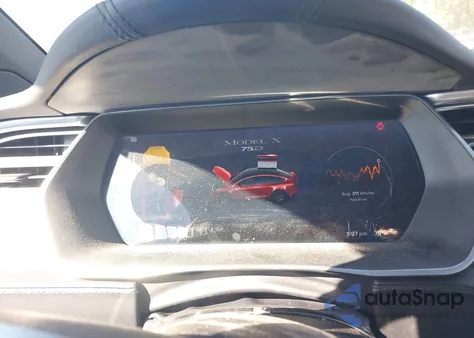 2016 Tesla Model X 60D/70D/75D/90D z USA, uszkodzony, nr VIN 5YJXCAE20GF015955